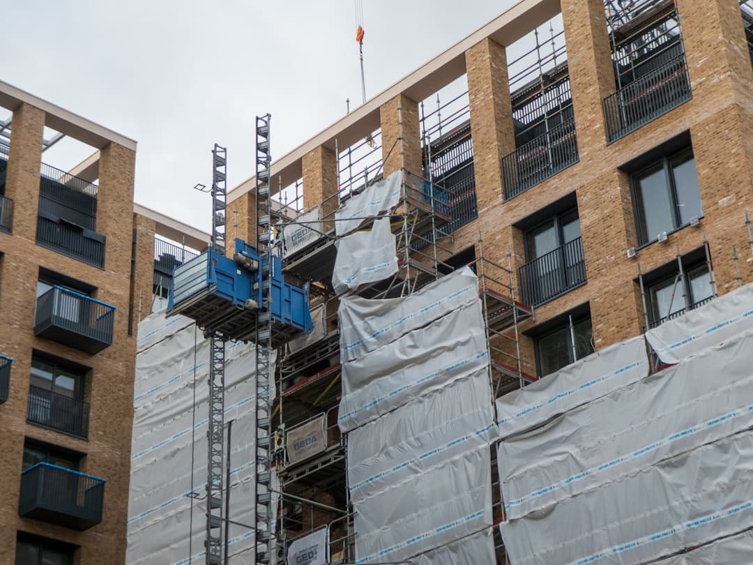 Building under scaffolded installation