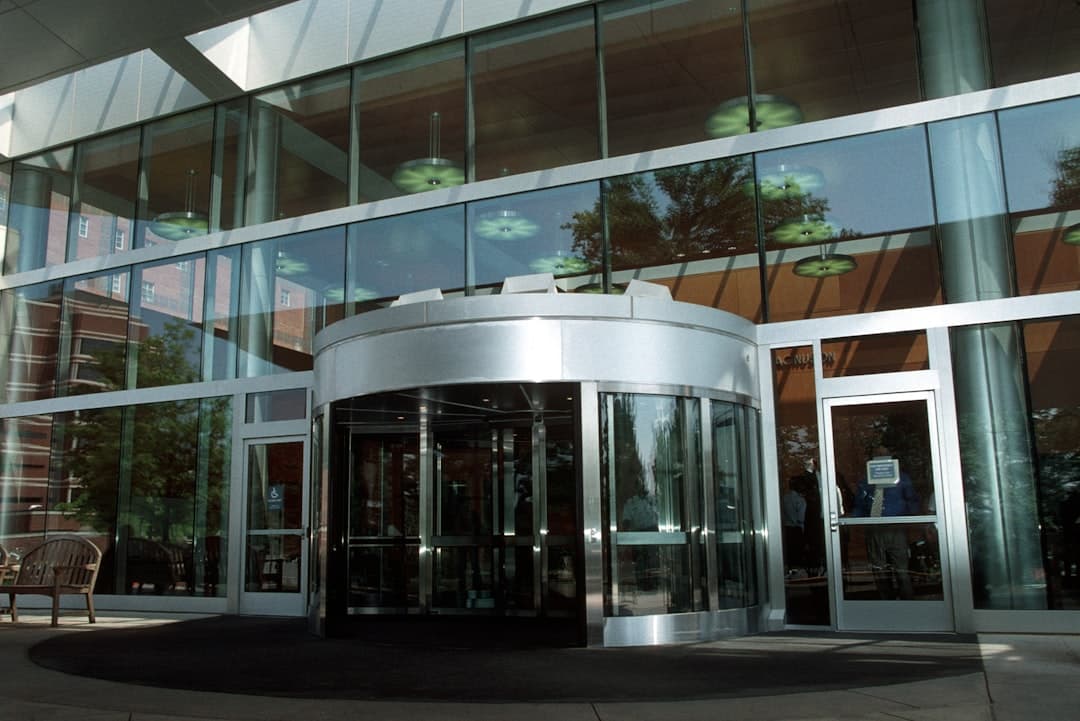 Wide-passage glass entrance for hospitals and transit hubs